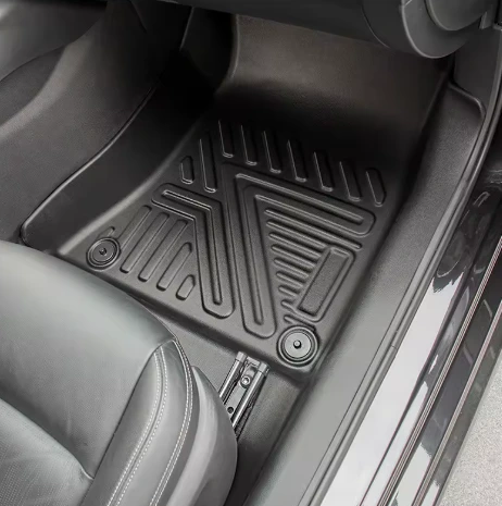 Alfombra VanceCar instalada en un Volkswagen Golf 2023